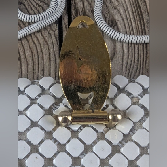 White Metal Scale Crossbody Clutch Handbag With No Makers Tag Inside - Picture 6 of 14